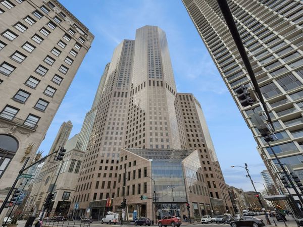 950 N Michigan Avenue, Unit 3805, Chicago, IL 60611