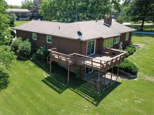 2201 Carbonado Road, Oskaloosa, IA 52577