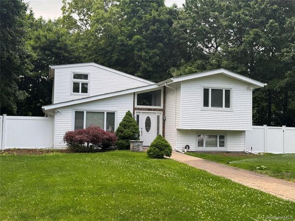 26 Fox Lane , Shoreham, NY 11786