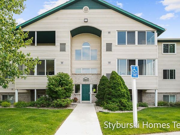 5877 Crosswinds Drive, Unit 31, Norton Shores, MI 49444