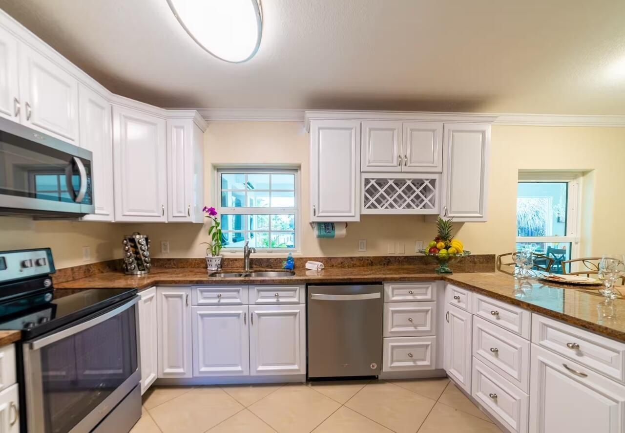 6850 Eastview Drive, Lake Worth, FL 33462 Photo