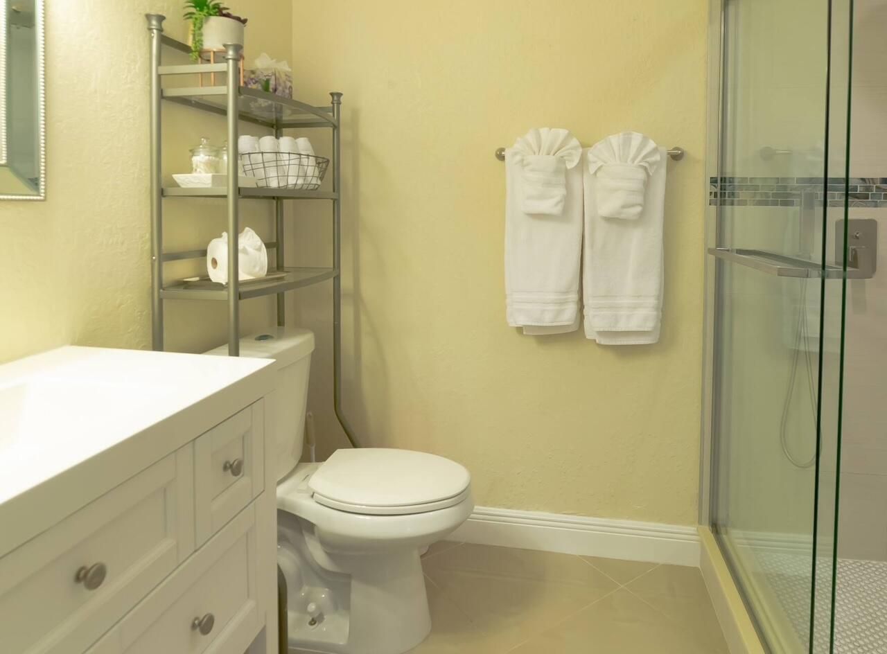 6850 Eastview Drive, Lake Worth, FL 33462 Photo