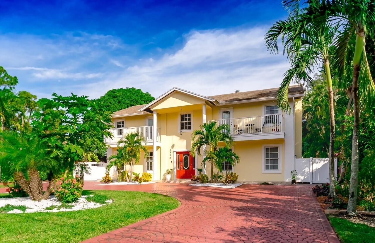 6850 Eastview Drive, Lake Worth, FL 33462 Photo