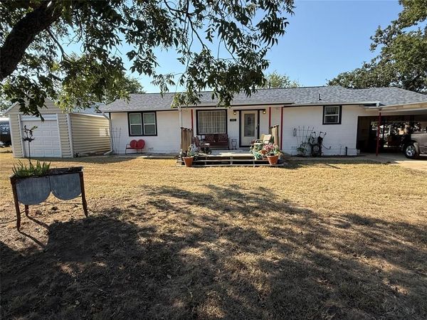 501 E Fitzgerald Street , Bangs, TX 76823