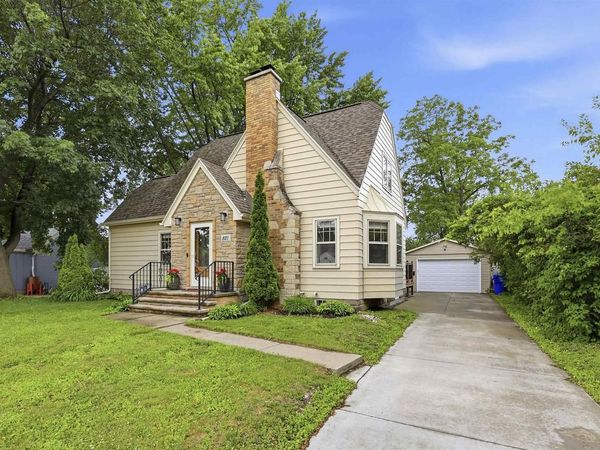 821 S WEIMAR STREET, Appleton, WI 54915
