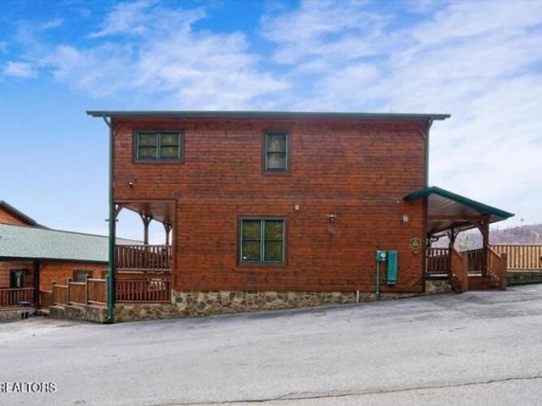 832 Resort Way, Gatlinburg, TN 37738