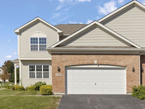110 Easton Drive , Gilberts, IL 60136