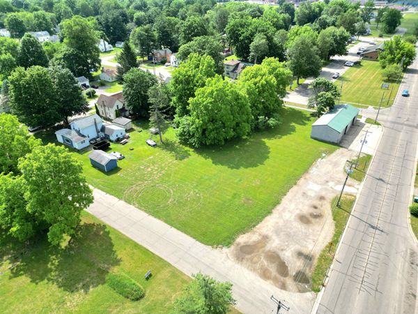 320 E Vine Street, Vicksburg, MI 49097