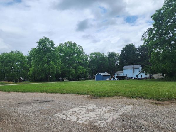 320 E Vine Street, Vicksburg, MI 49097