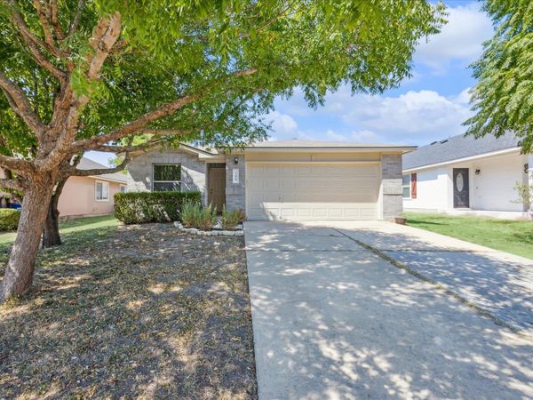 108 Loryn DR , Hutto, TX 78634