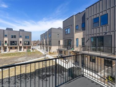 1041 HAMPTON Circle, Unit 43, Detroit, Mi 48207
