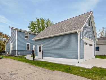 9474 Thames Boulevard, White Lake Twp, MI 48386