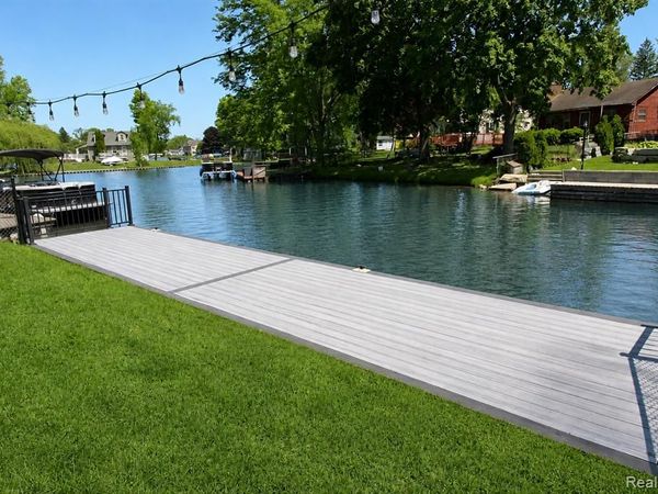 9474 Thames Boulevard, White Lake Twp, MI 48386