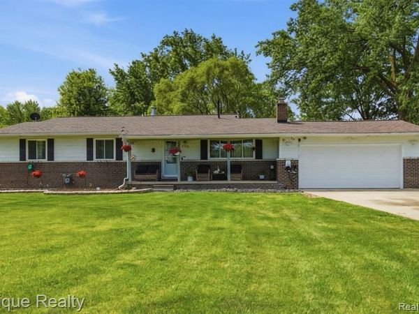 48132 Pheasant Street , Chesterfield Twp, MI 48047