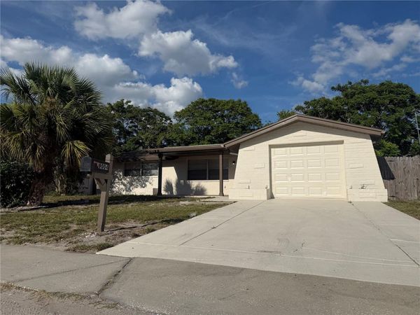 9030 SAINT REGIS LANE , PORT RICHEY, FL 34668