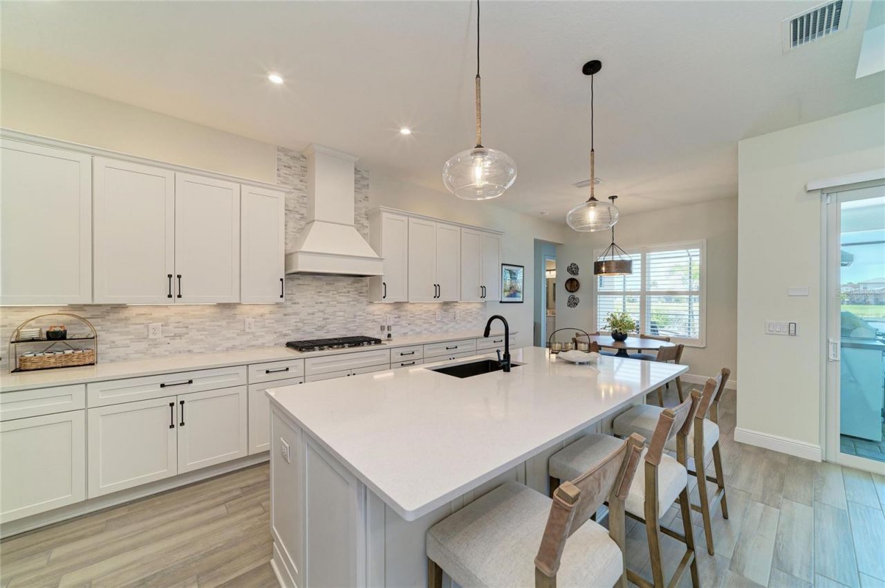 8533 Beechlake Court , Sarasota, FL 34240 Photo