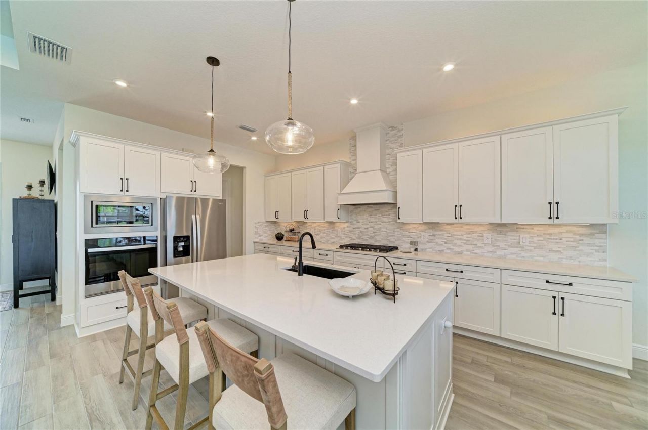 8533 Beechlake Court , Sarasota, FL 34240 Photo
