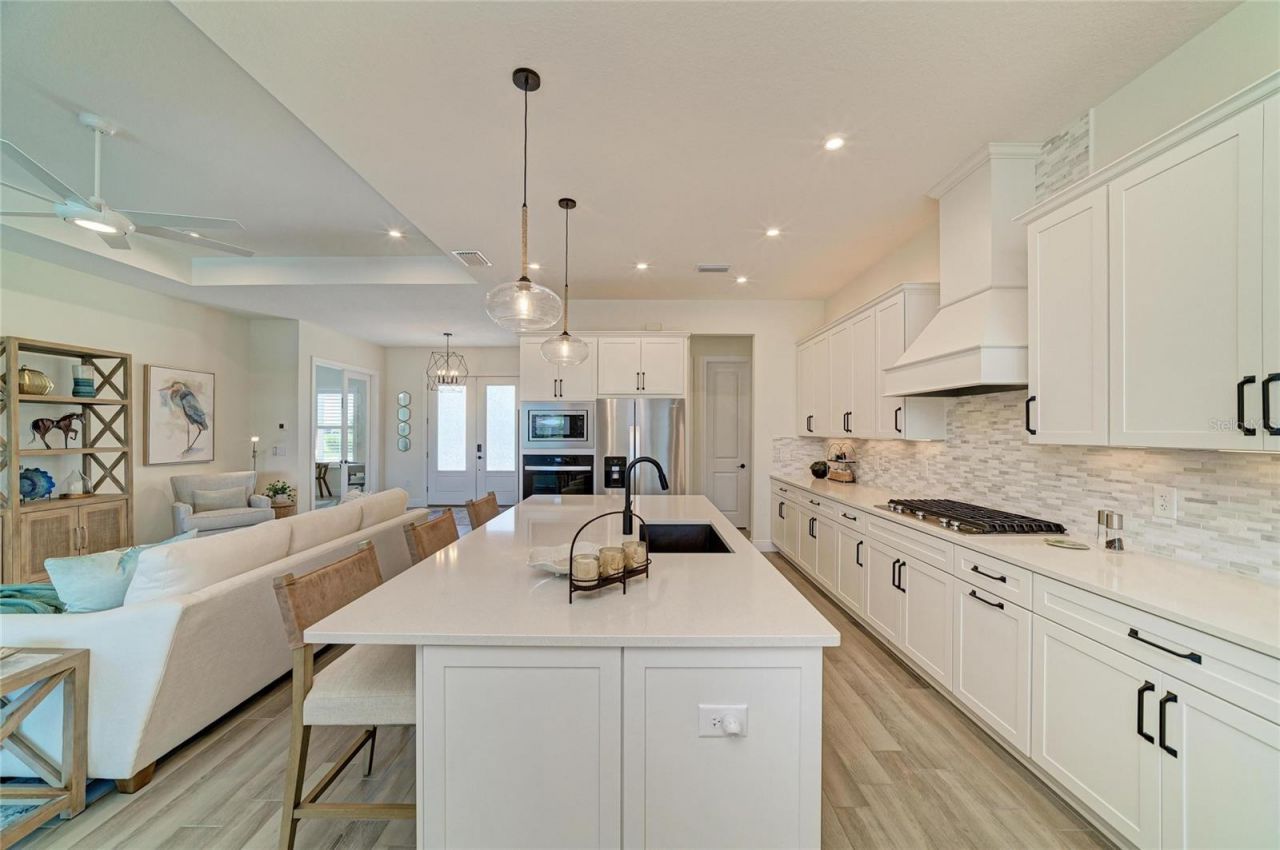 8533 Beechlake Court , Sarasota, FL 34240 Photo