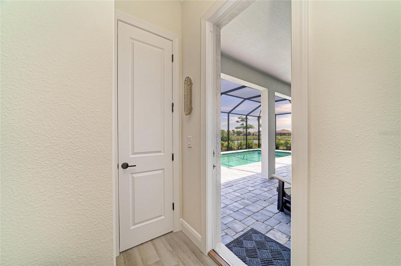 8533 Beechlake Court , Sarasota, FL 34240 Photo