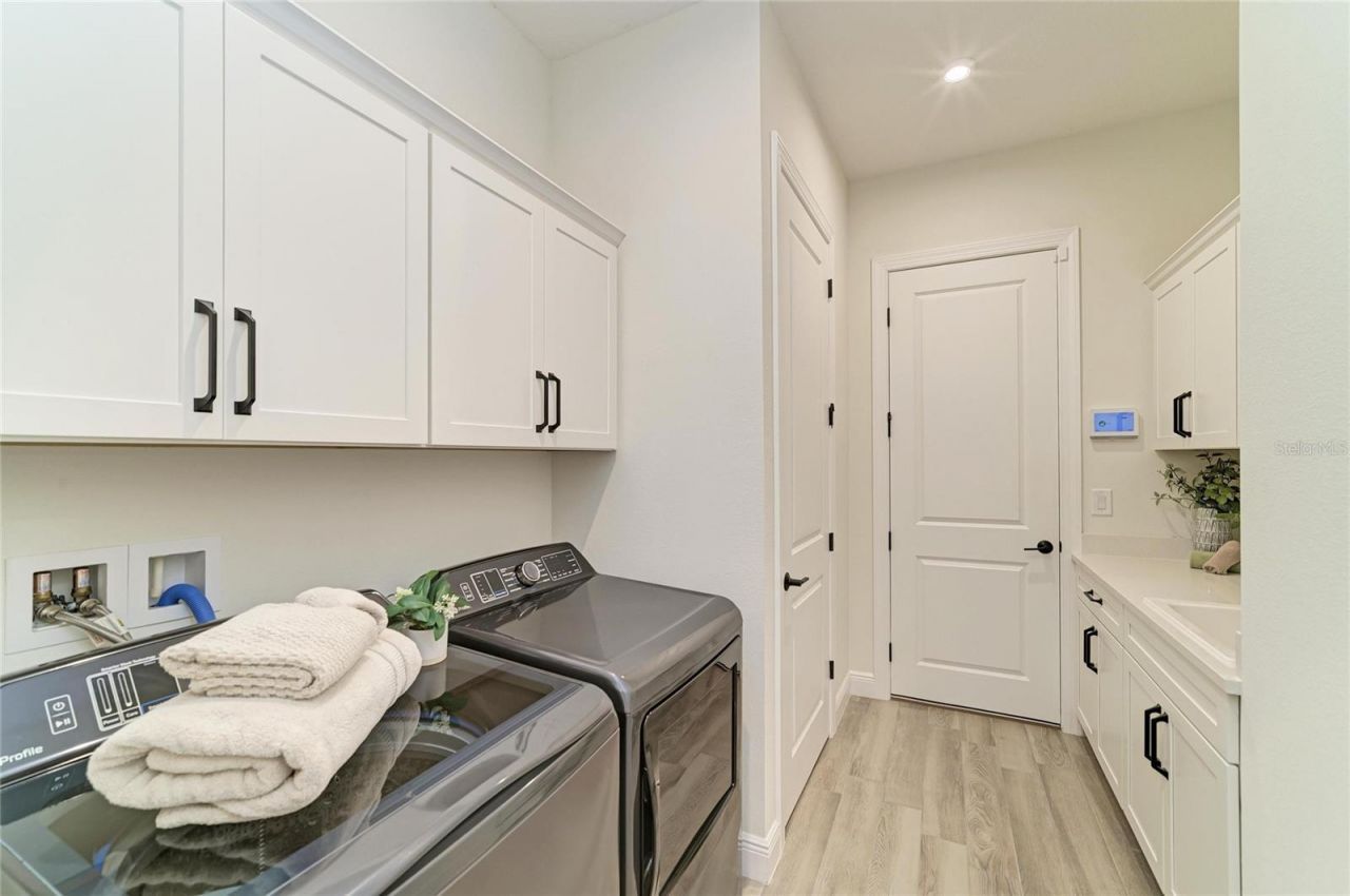 8533 Beechlake Court , Sarasota, FL 34240 Photo