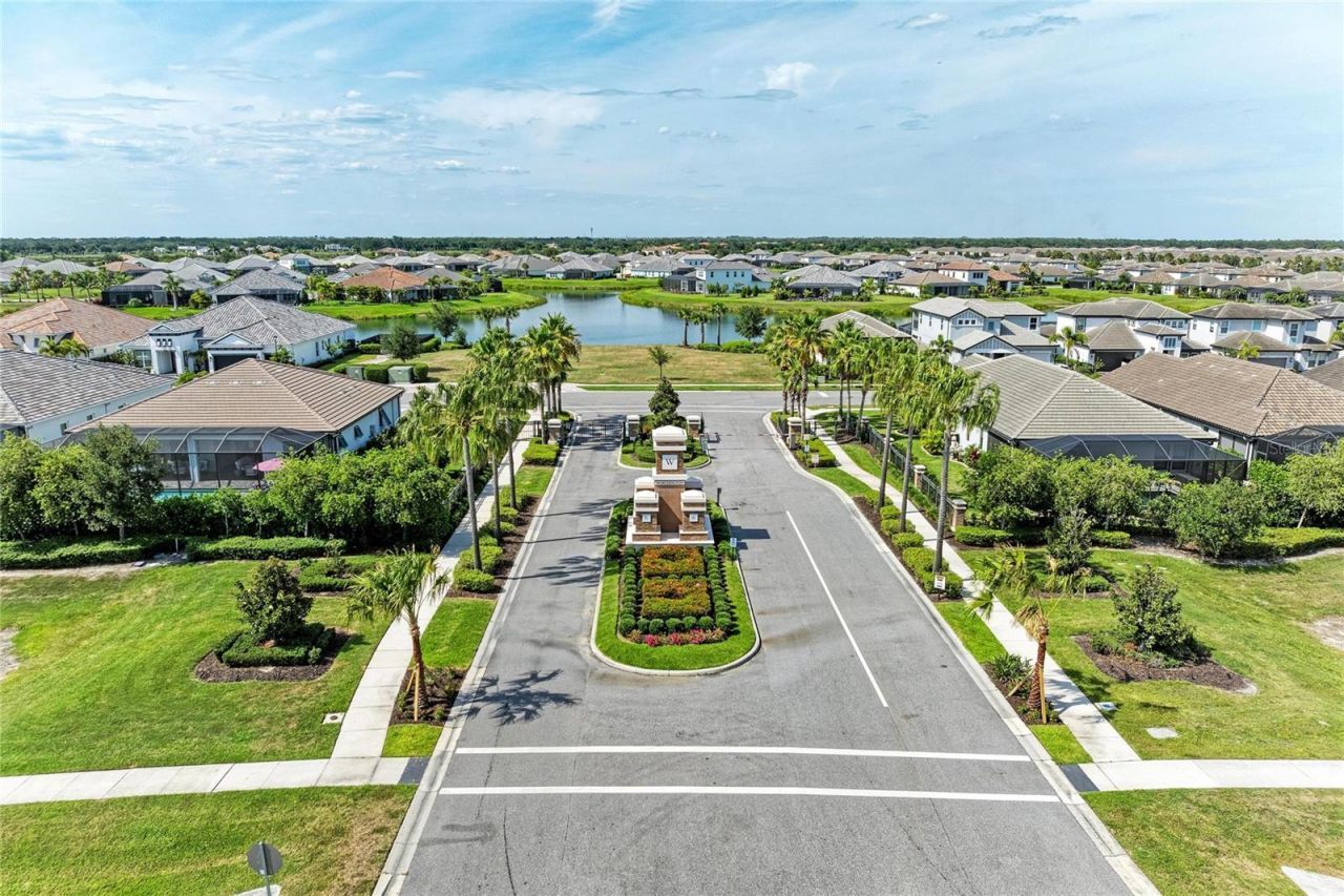 8533 Beechlake Court , Sarasota, FL 34240 Photo