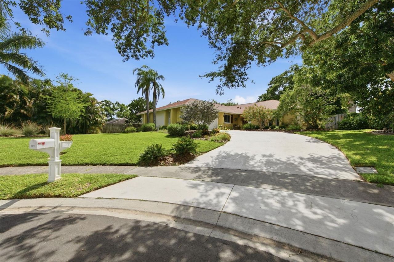 709 Grovewood Lane, Largo, FL 33770 Photo