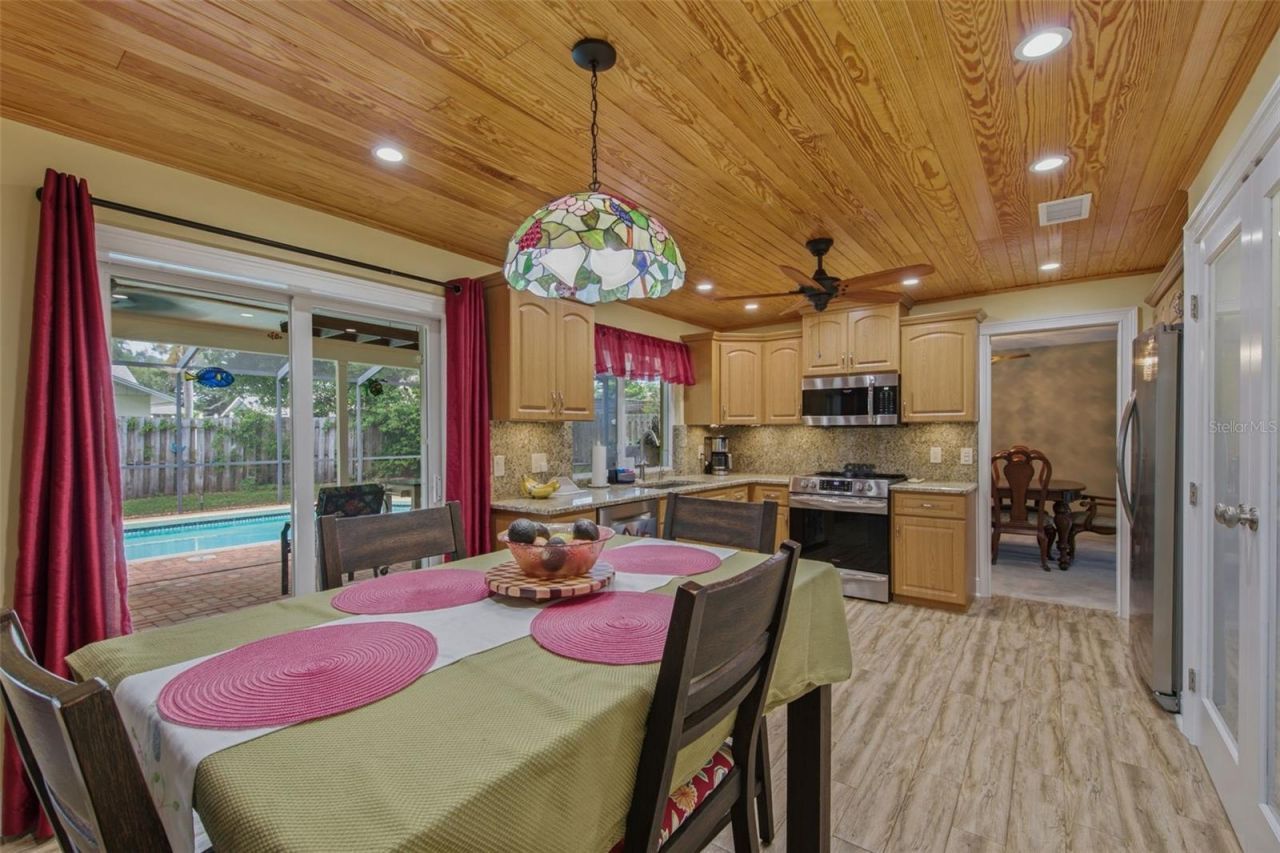 709 Grovewood Lane, Largo, FL 33770 Photo