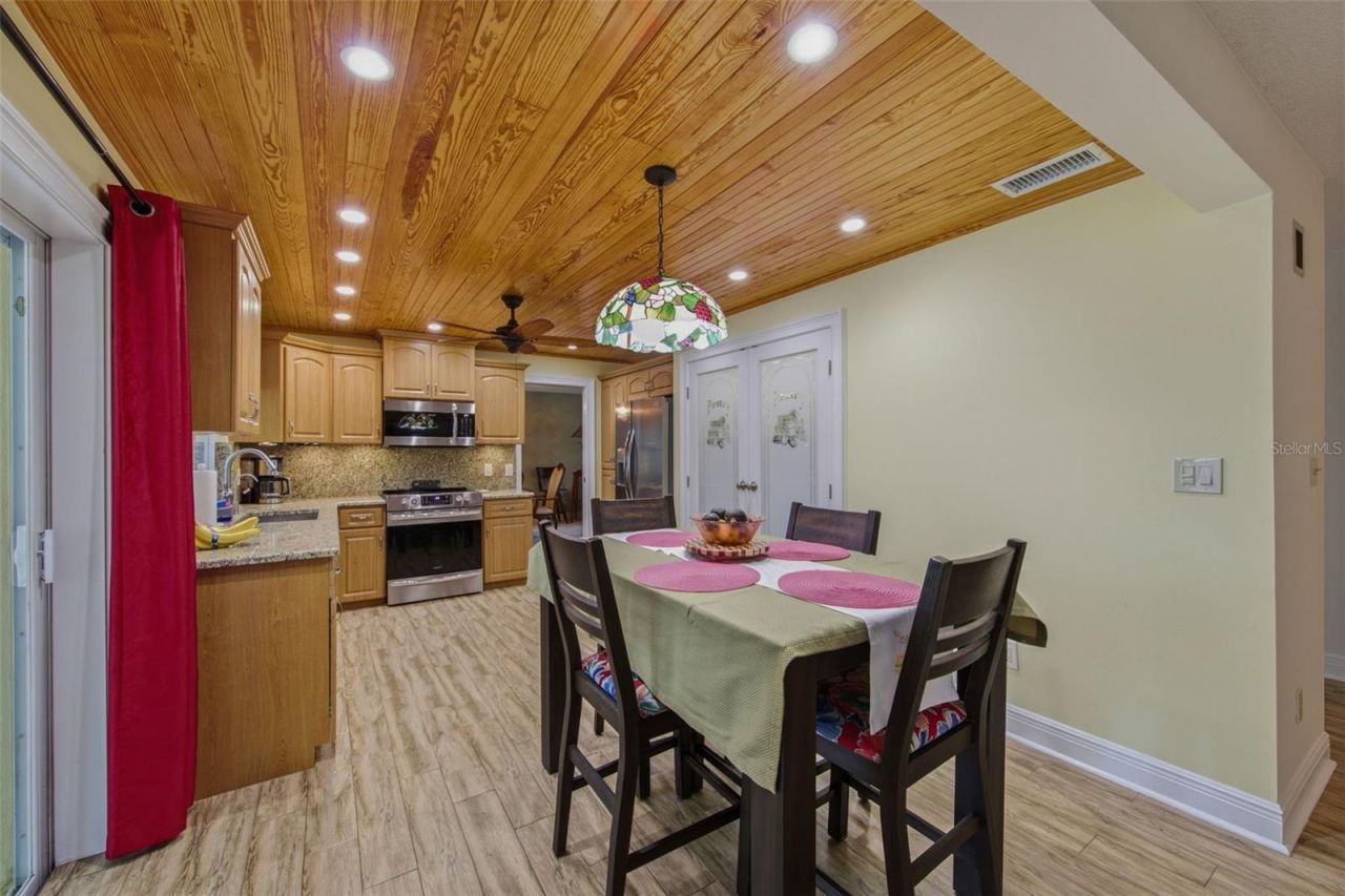709 Grovewood Lane, Largo, FL 33770 Photo