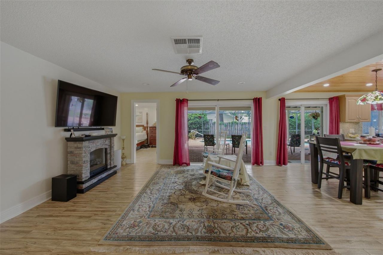 709 Grovewood Lane, Largo, FL 33770 Photo