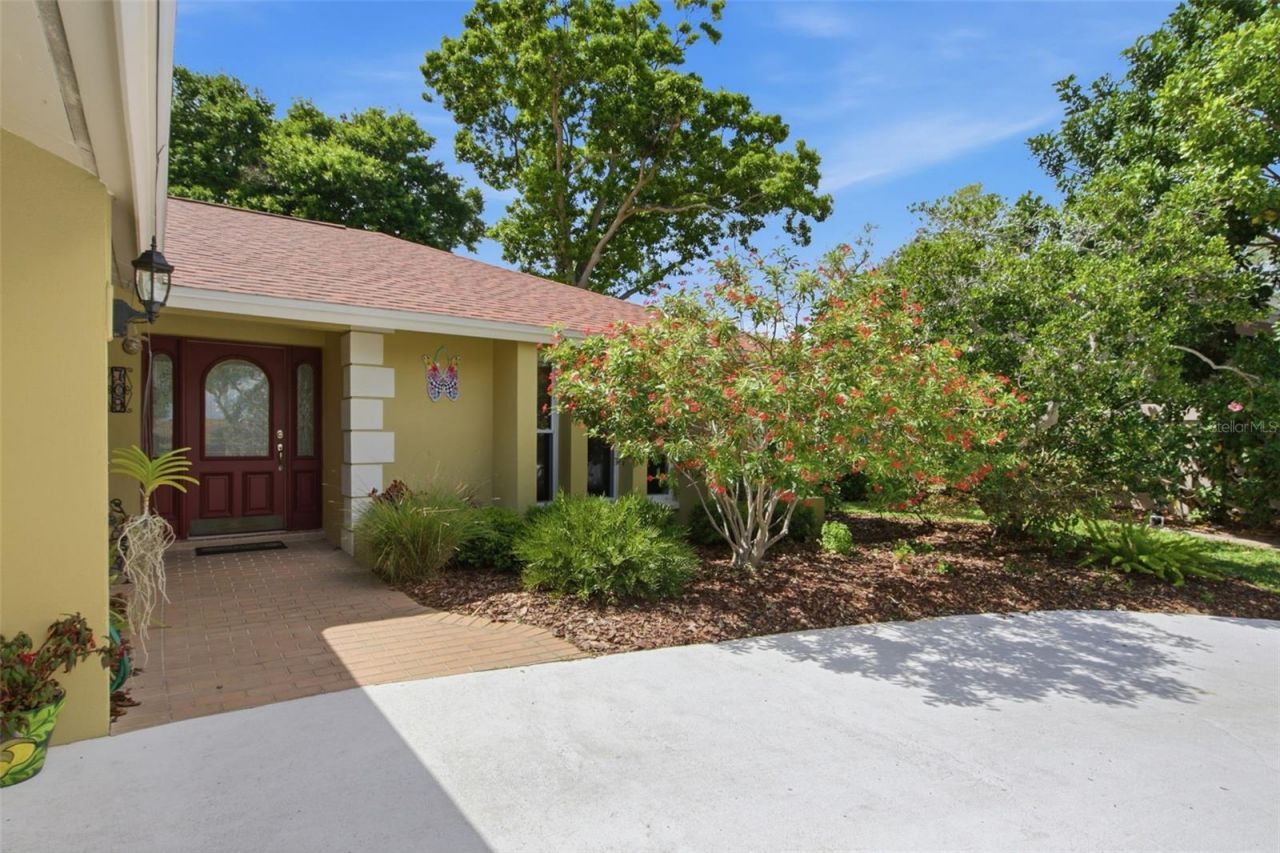 709 Grovewood Lane, Largo, FL 33770 Photo