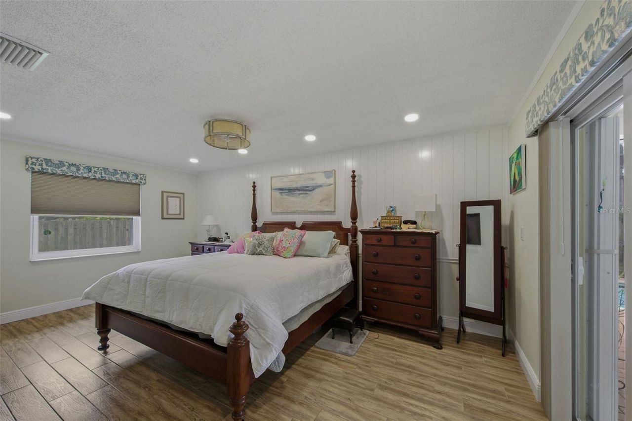 709 Grovewood Lane, Largo, FL 33770 Photo