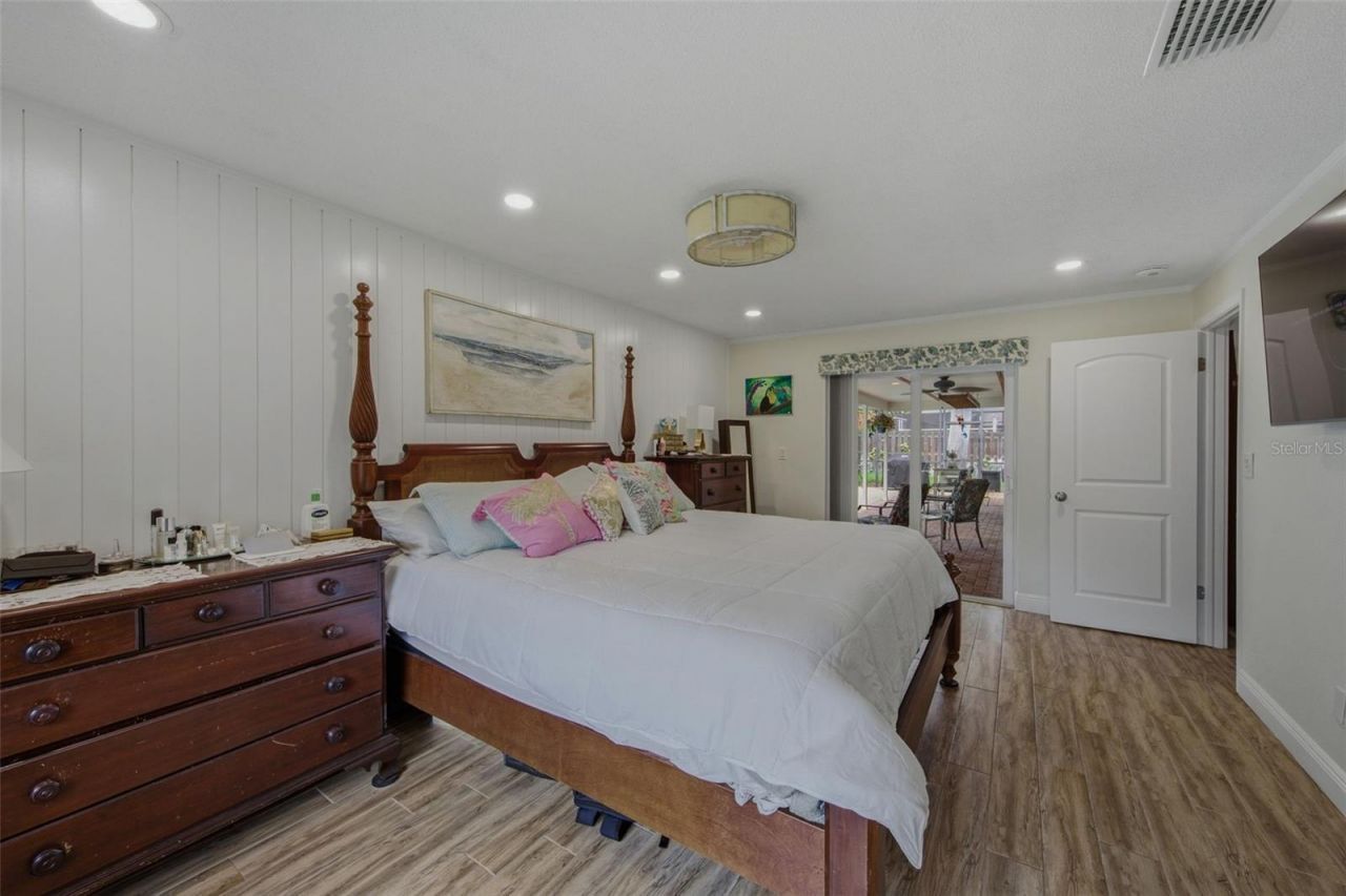 709 Grovewood Lane, Largo, FL 33770 Photo