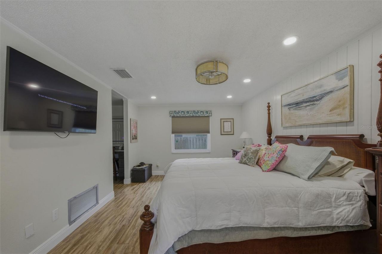 709 Grovewood Lane, Largo, FL 33770 Photo