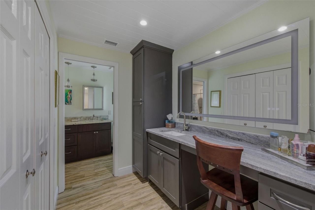 709 Grovewood Lane, Largo, FL 33770 Photo