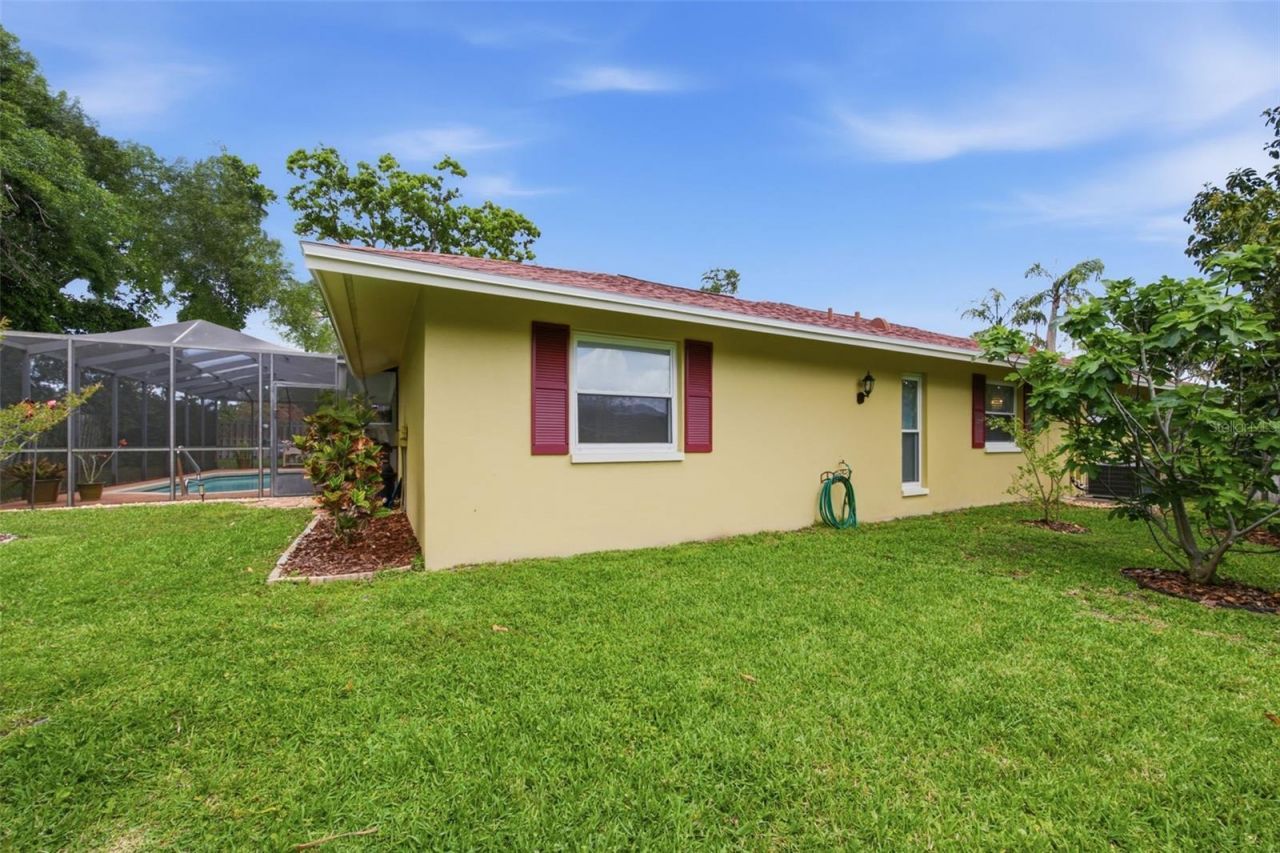 709 Grovewood Lane, Largo, FL 33770 Photo