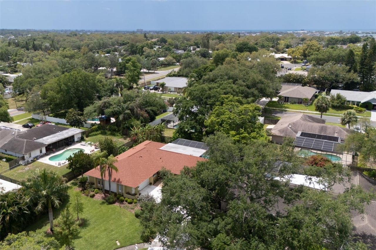 709 Grovewood Lane, Largo, FL 33770 Photo