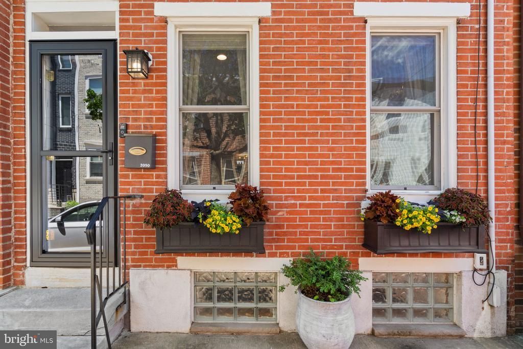 2050 Saint Albans Street, Philadelphia, PA 19146 Main Photo