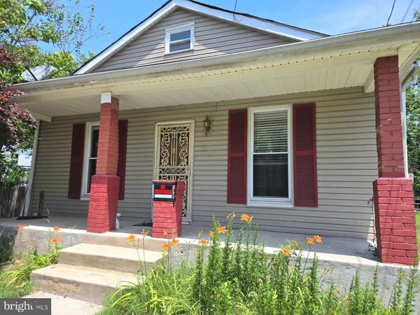 809 EASTERN AVENUE, FAIRMOUNT HEIGHTS, MD 20743