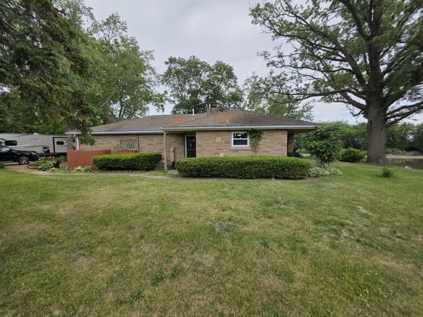 23041 Moline Road , Sterling, IL 61081