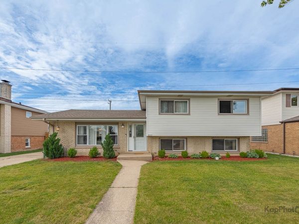 8142 W Lyons Street , Niles, IL 60714