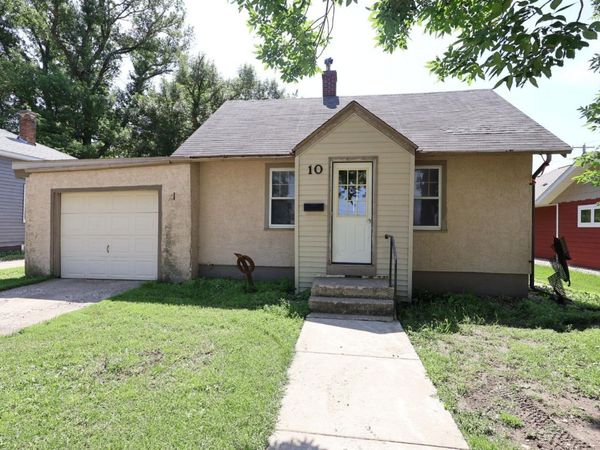 10 E 4th Street , Morris, MN 56267
