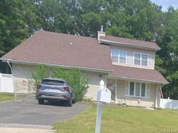 3 Felway Drive , Coram, NY 11727