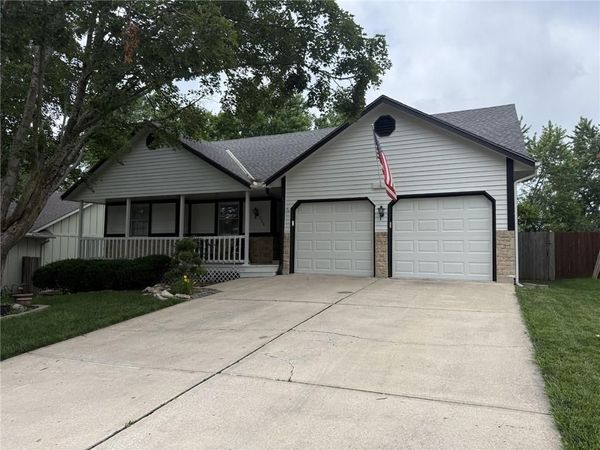 328 NE Greystone Drive, Lee's Summit, MO 64063