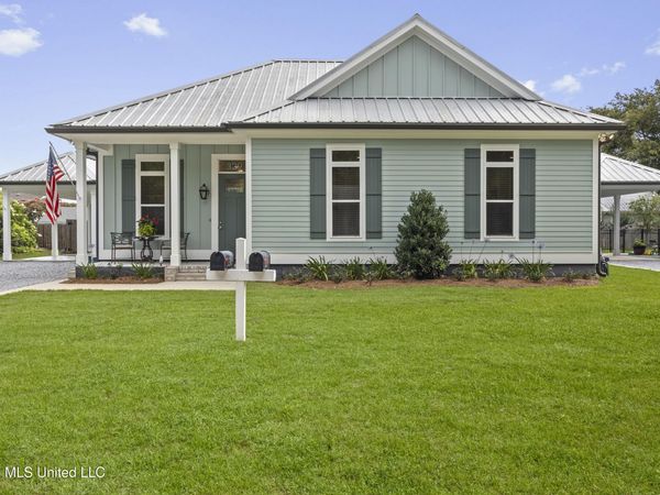 329 Saint George Street, Bay Saint Louis, MS 39520