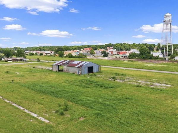 W Chickasaw Street, Wynnewood, OK 73098