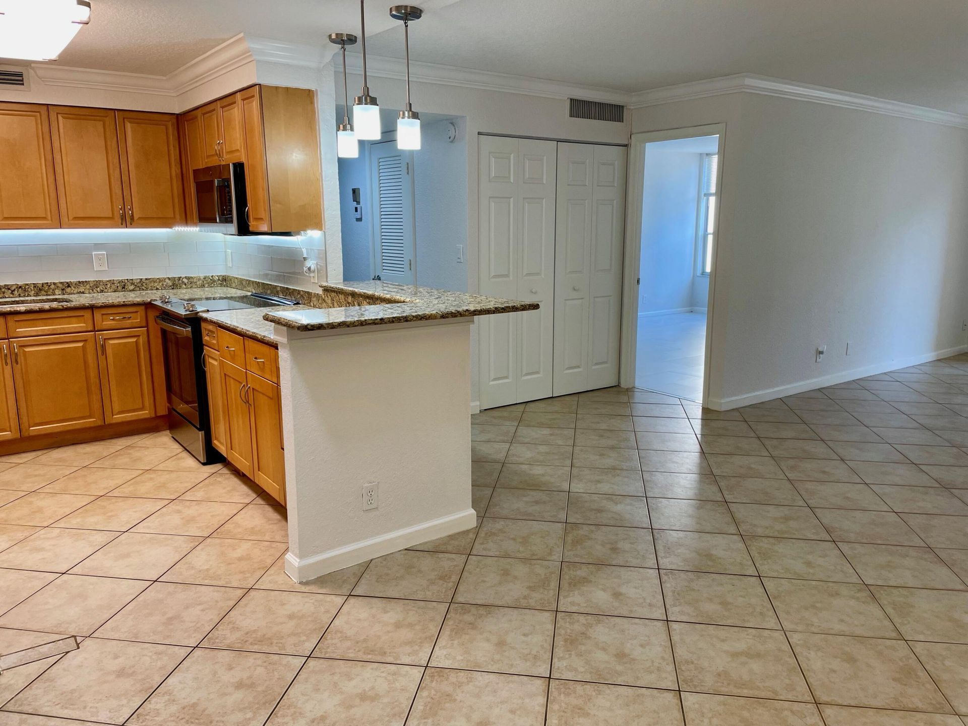 1000 Spanish River Road, Unit 2n, Boca Raton, FL 33432 Photo