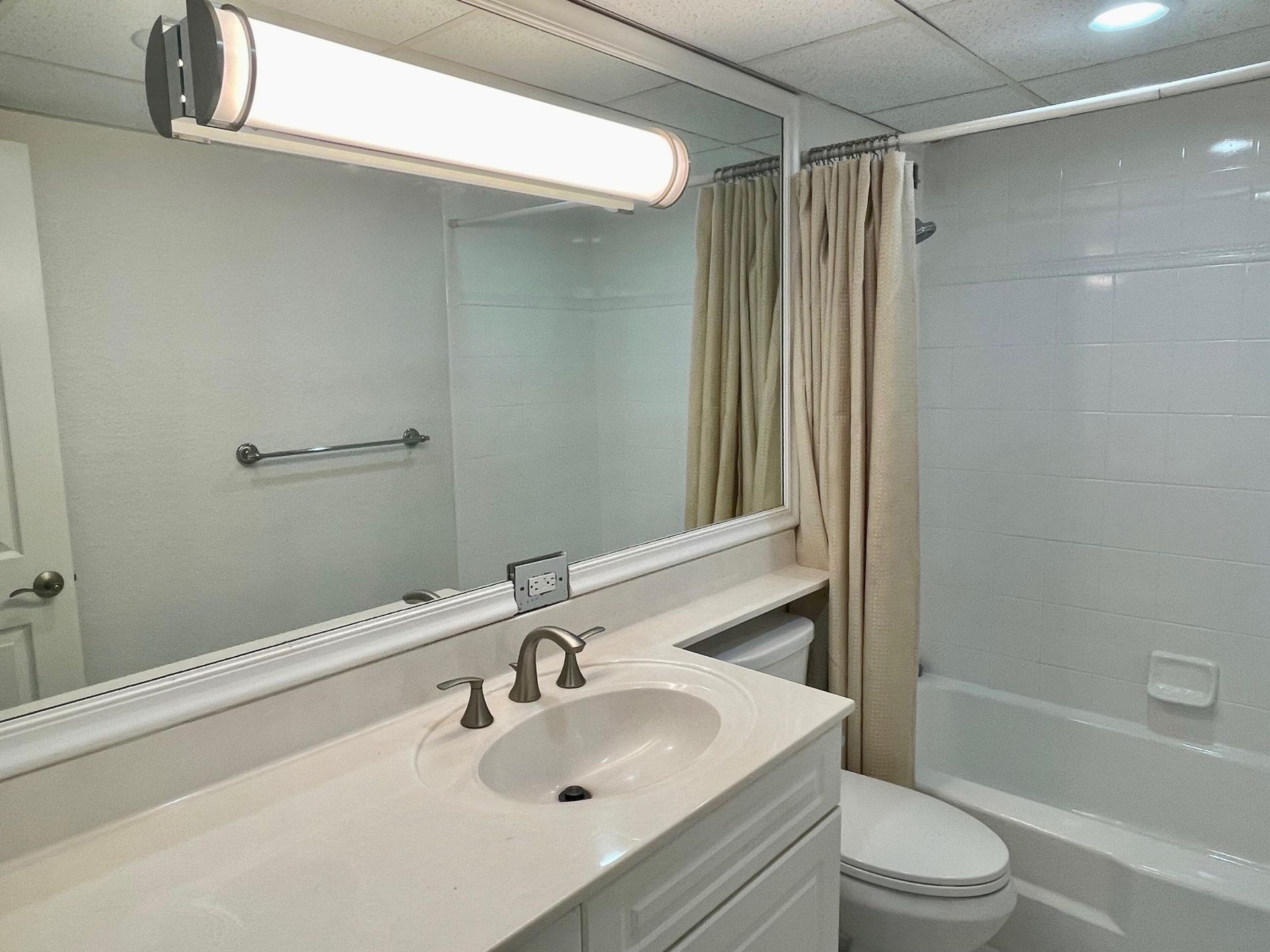 1000 Spanish River Road, Unit 2n, Boca Raton, FL 33432 Photo
