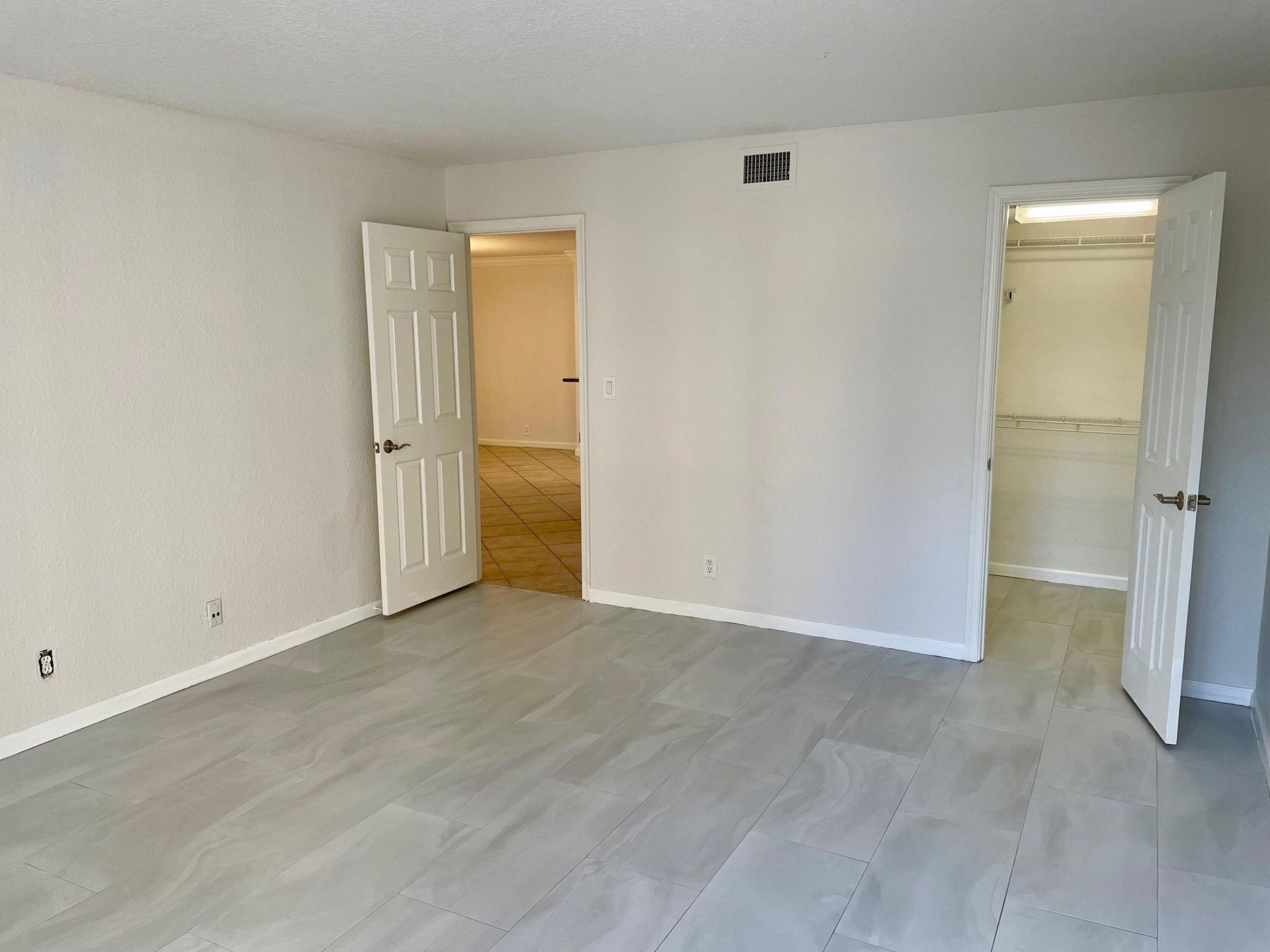 1000 Spanish River Road, Unit 2n, Boca Raton, FL 33432 Photo