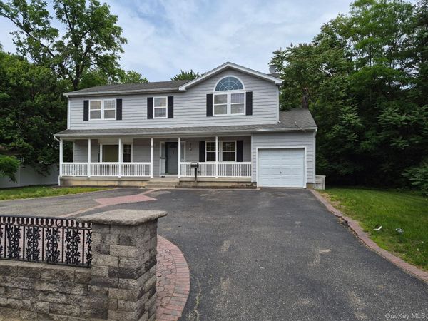 25 Mount Avenue , Wyandanch, NY 11798