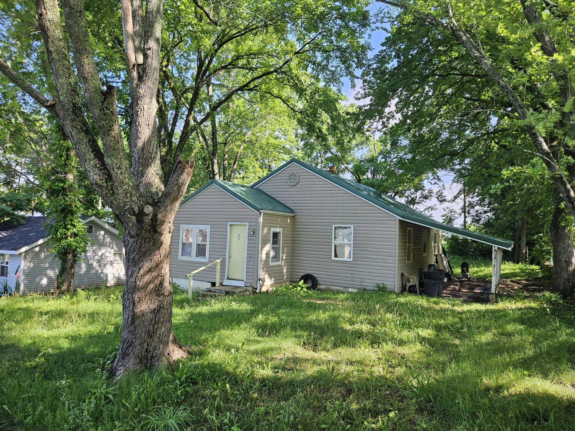 400 E Garfield Avenue, Ava, MO 65608 Main Photo